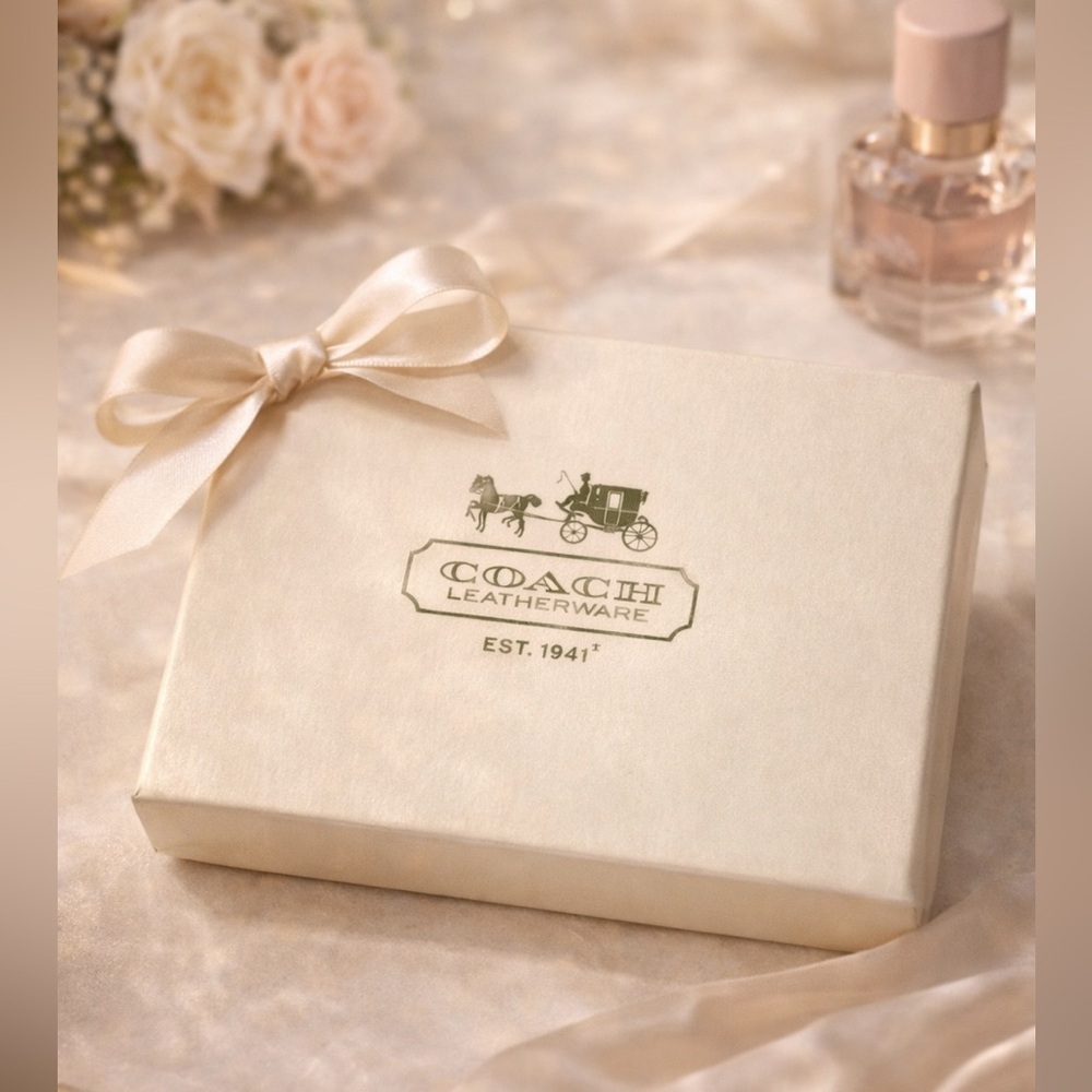 Coach 🐴 Cream Leatherware Box with Logo, Empty Box- Gift Box